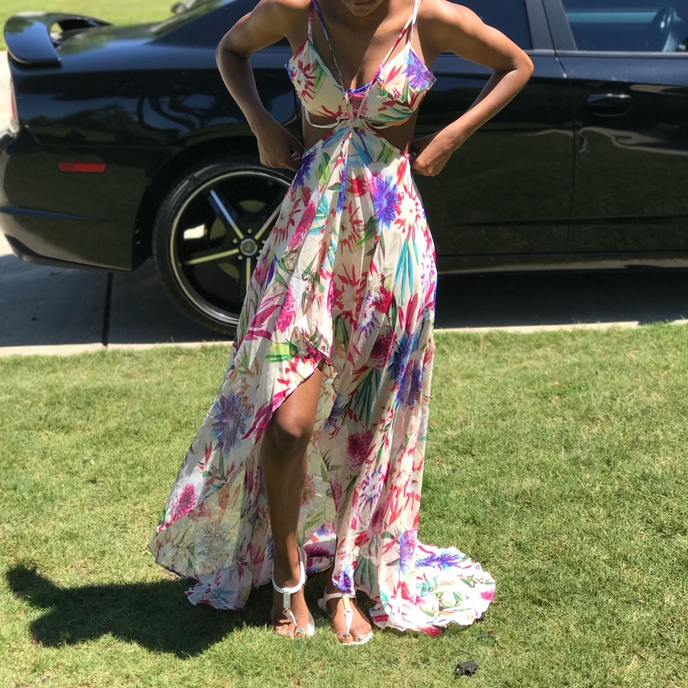 Springtime dress - Picture 3 of 3